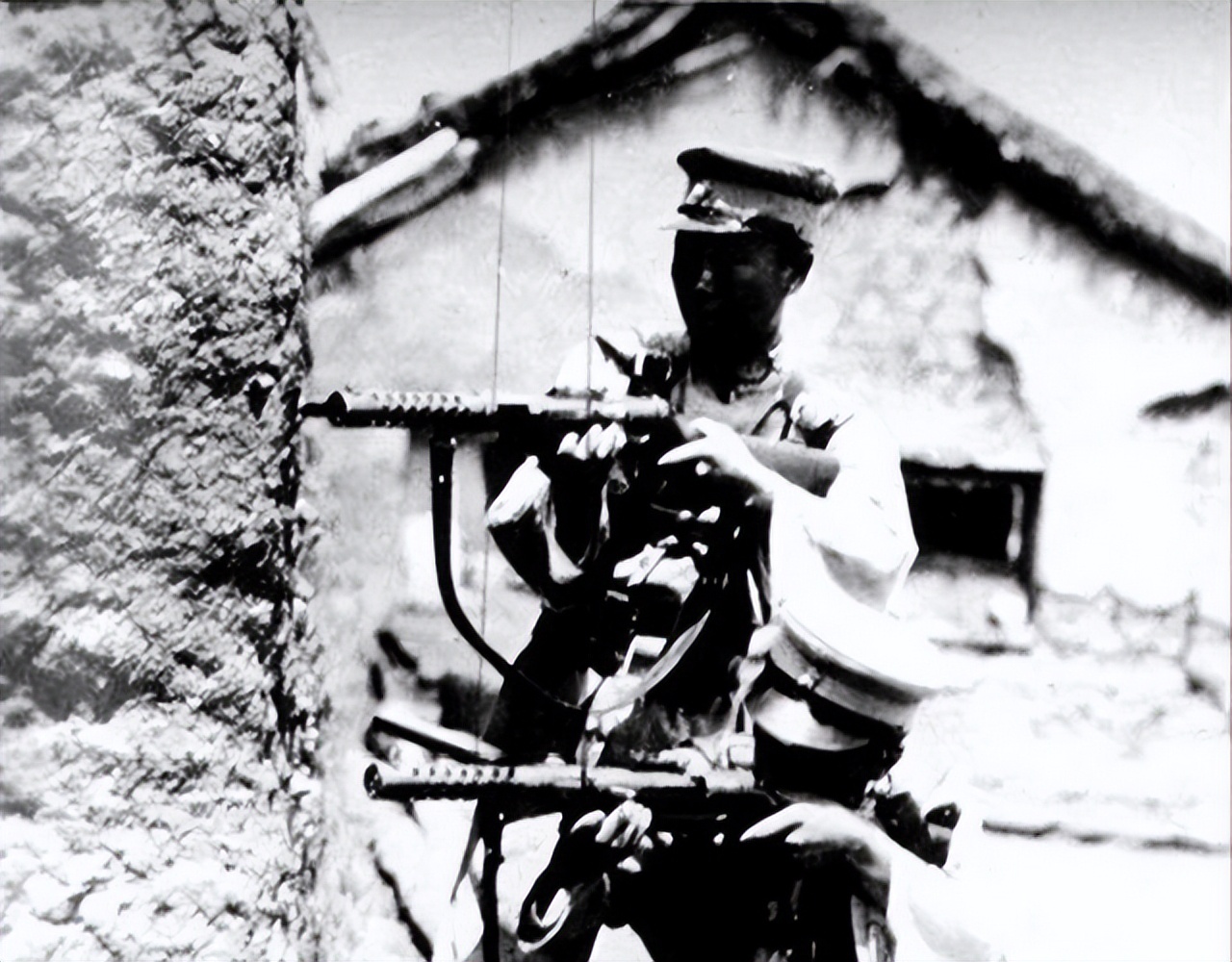 西安事变后，张学良向周恩来提出：能否派徐老虎帮我们