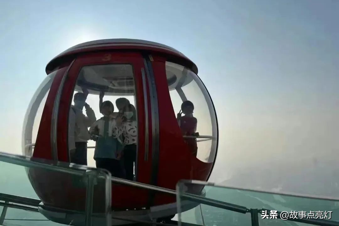 一个胖子教足球，80个女孩走出了大山