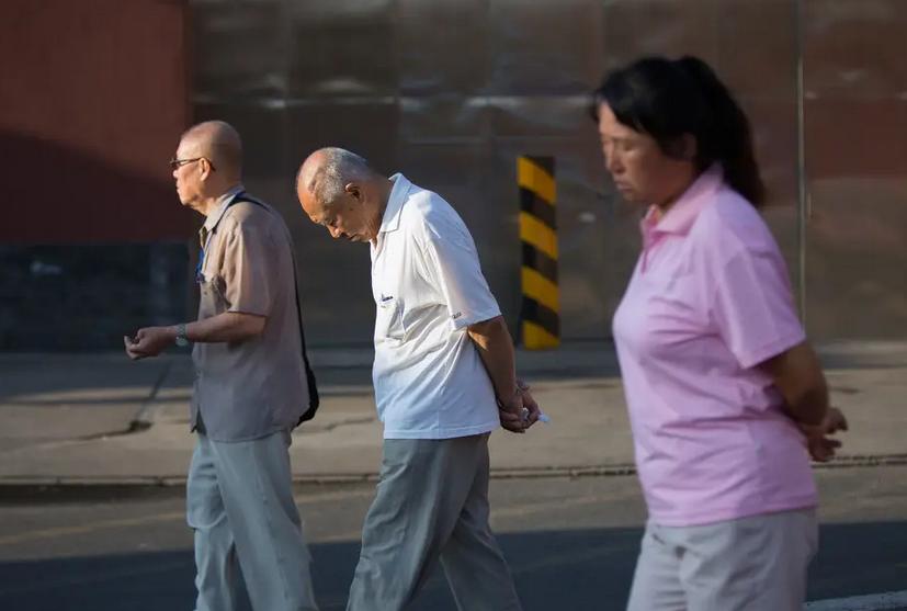 老年人凉水洗头有什么危害,中老年人洗头也要谨慎