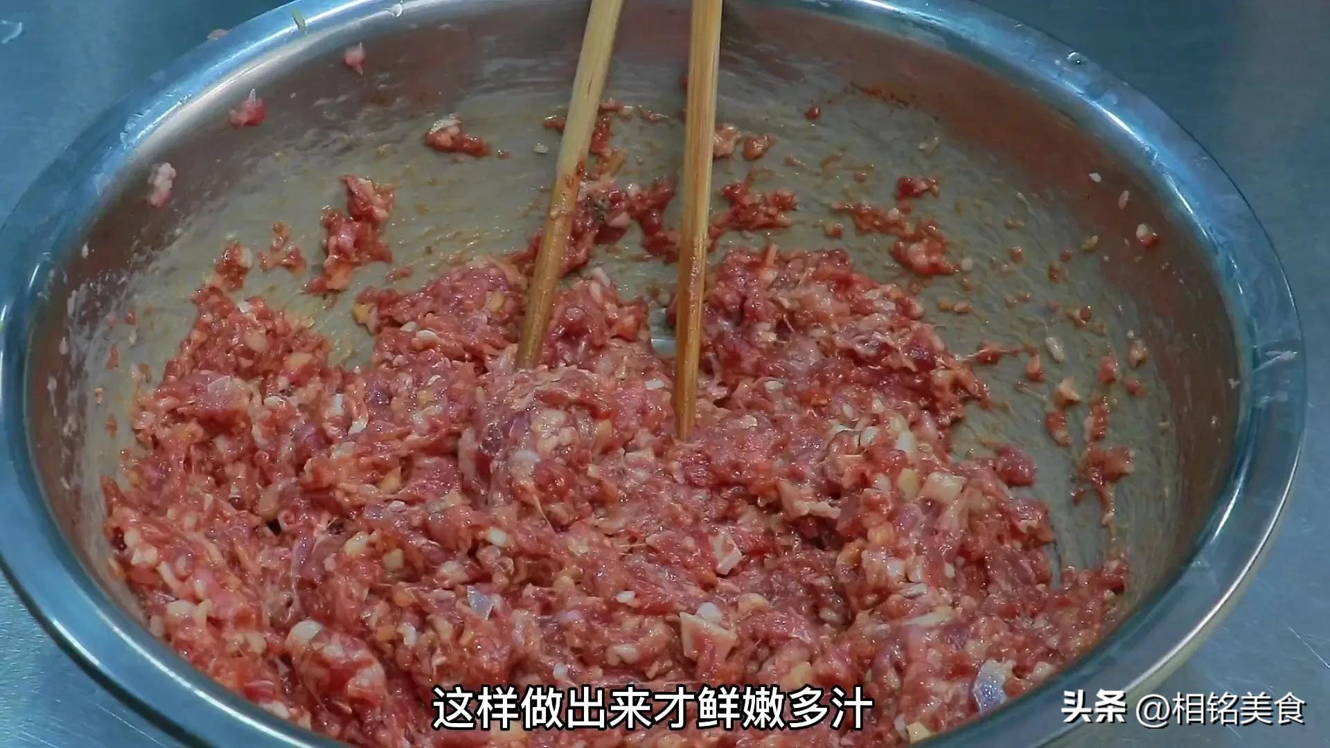 羊肉馅饺子怎么调馅不腥不膻,羊肉饺子馅咋调味不散