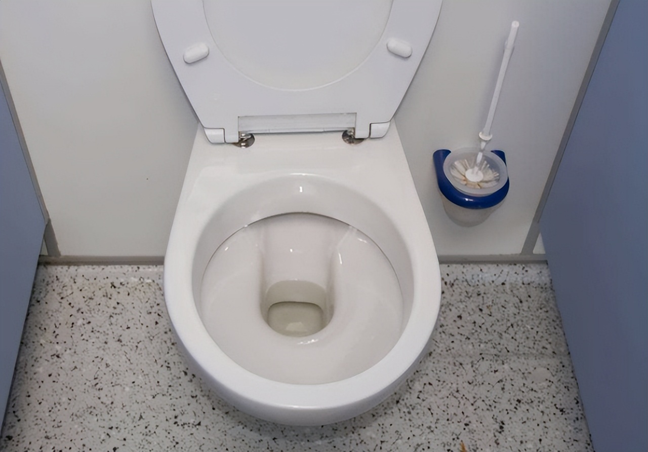 老式楼房卫生间地漏太臭怎么改造,新装修的卫生间反臭有何办法解决