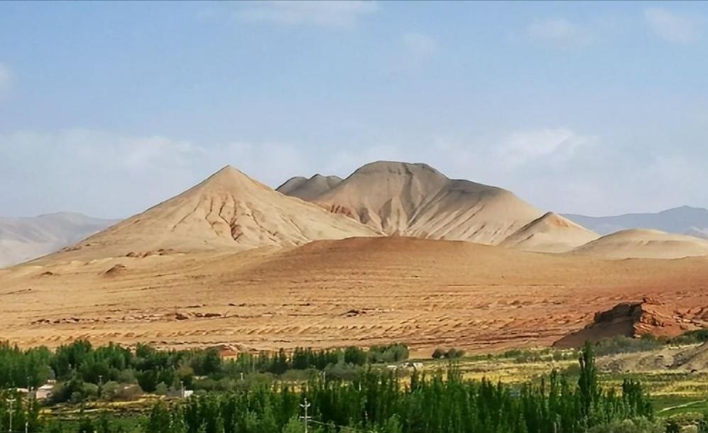 她是“昆仑女神”，住在无人区为来往车辆祈福，称新藏线下埋着人
