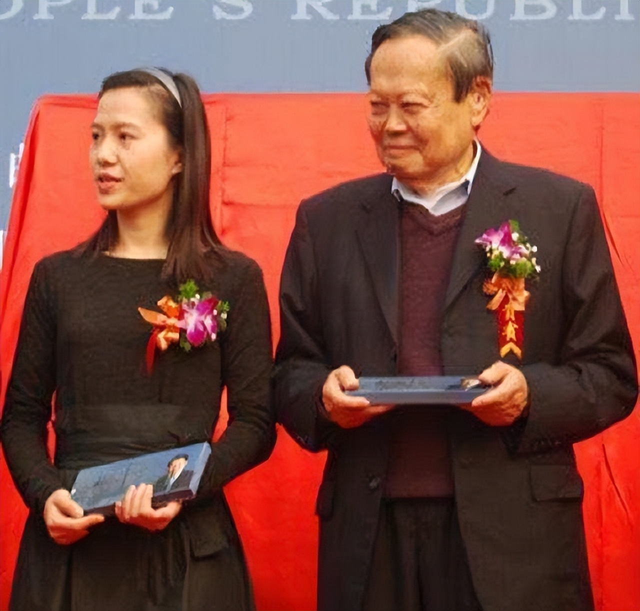 翁帆含泪说出嫁给杨振宁的缘由,翁帆嫁给大自己54岁的杨振宁原因