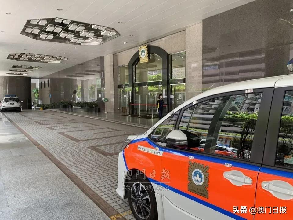 男子和好友赌博输了2万,男子组团赌博出老千