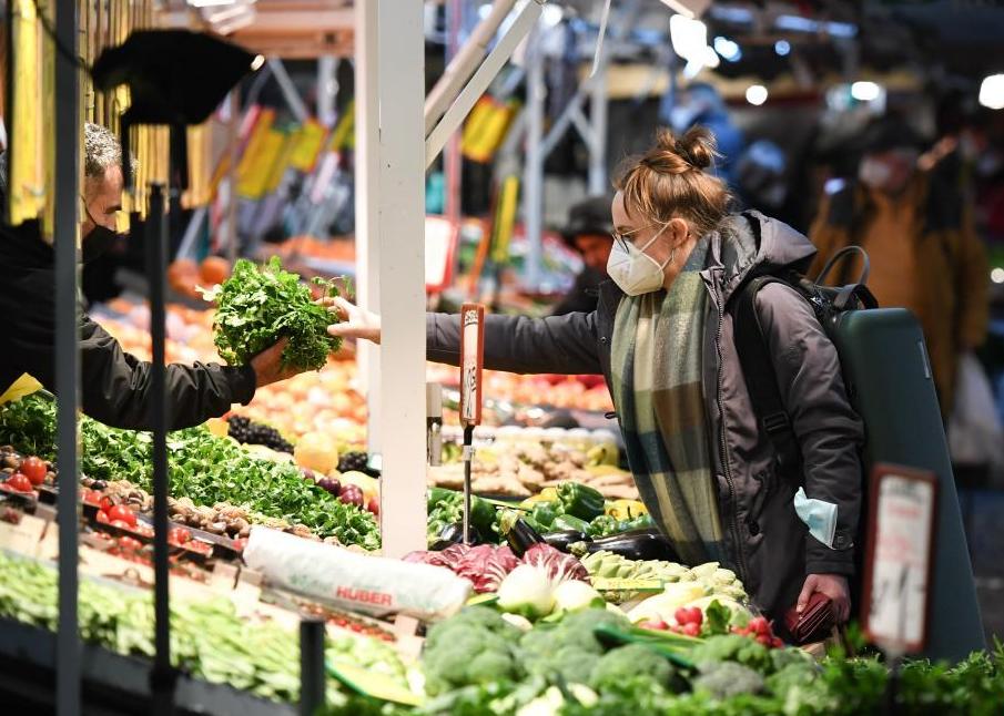 买得起的东西变贵买不起的变便宜,买得起贵的东西却不开心