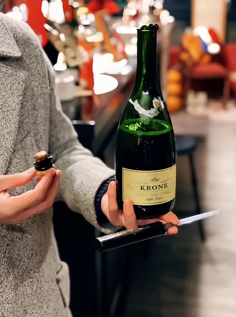 HOLA!Bars|成都东门新晋wineshop，看这届年轻人开店如何破圈