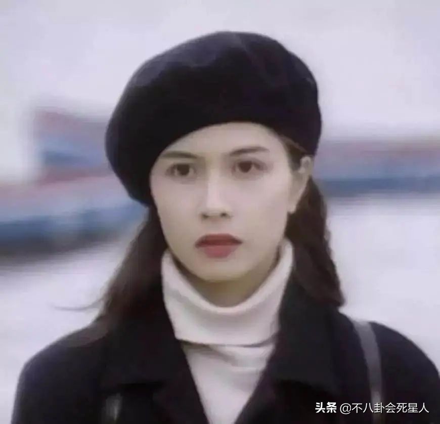 发腮堪比毁容的女星,发腮成大方脸