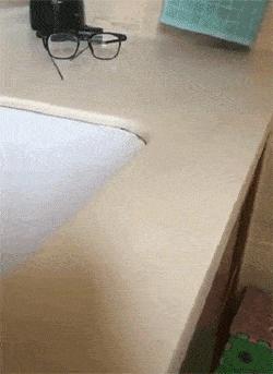 女生在公共场合故意让你难堪,现在的女生一点自知之明都没有