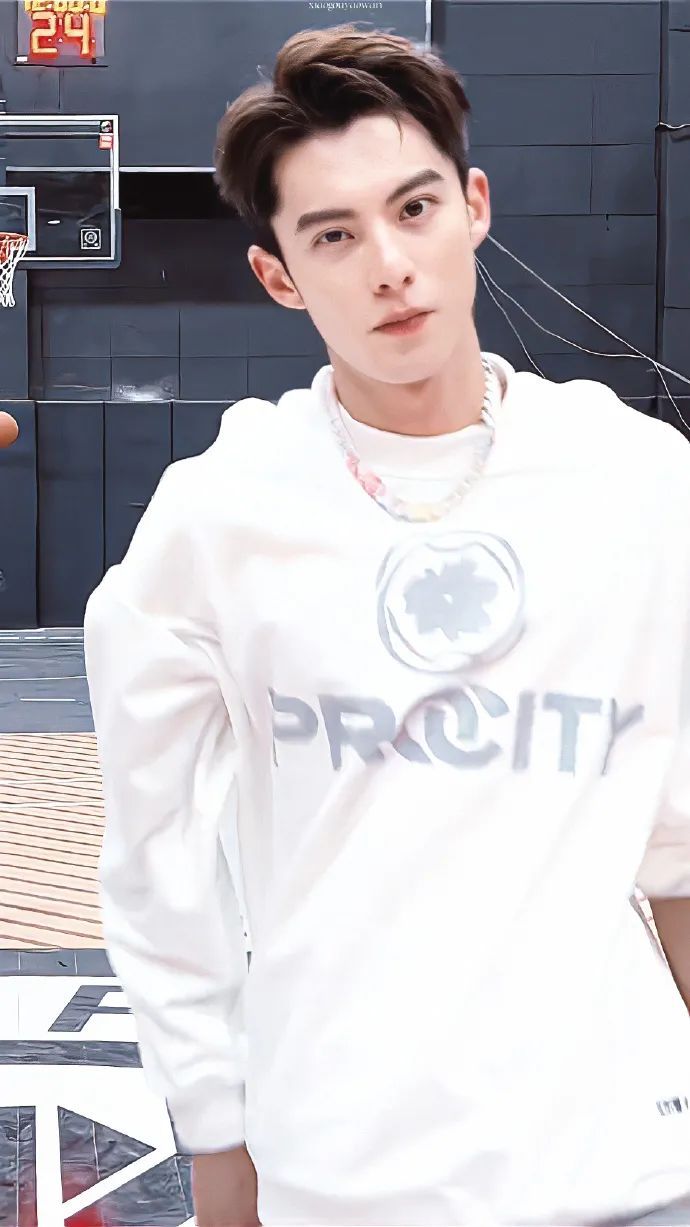 一款最帅气的男士发型,成熟男士头发稀少适合剪什么发型