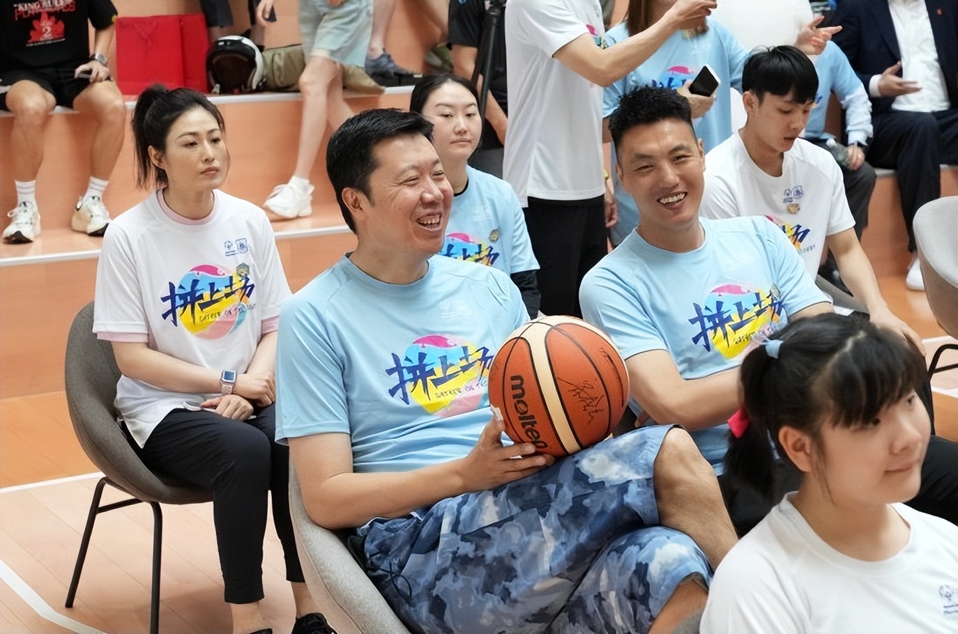 王治郅的女儿和儿子,王治郅强大的家庭背景