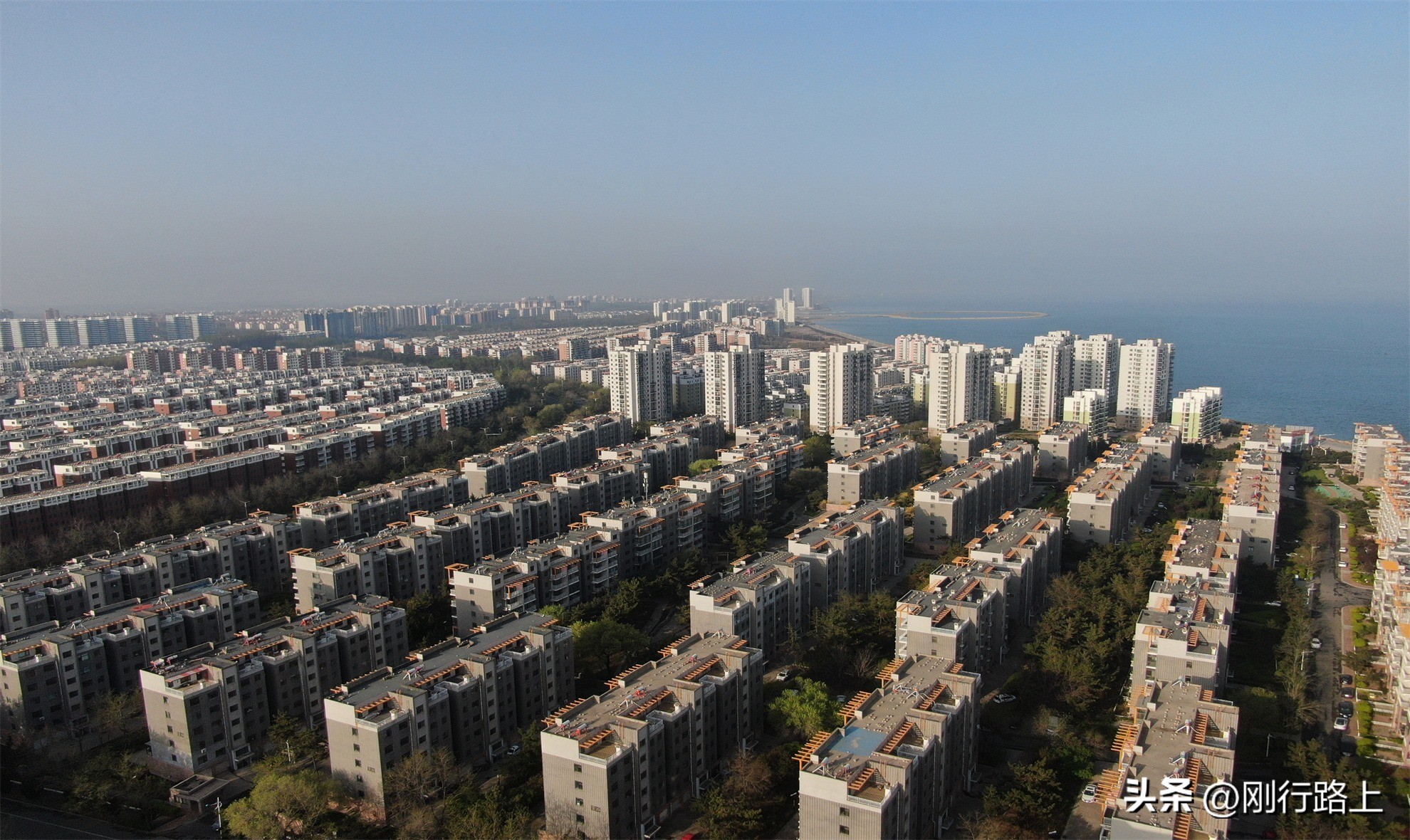 夏日总要去一趟山东龙口月亮湾的海滨沙滩吧