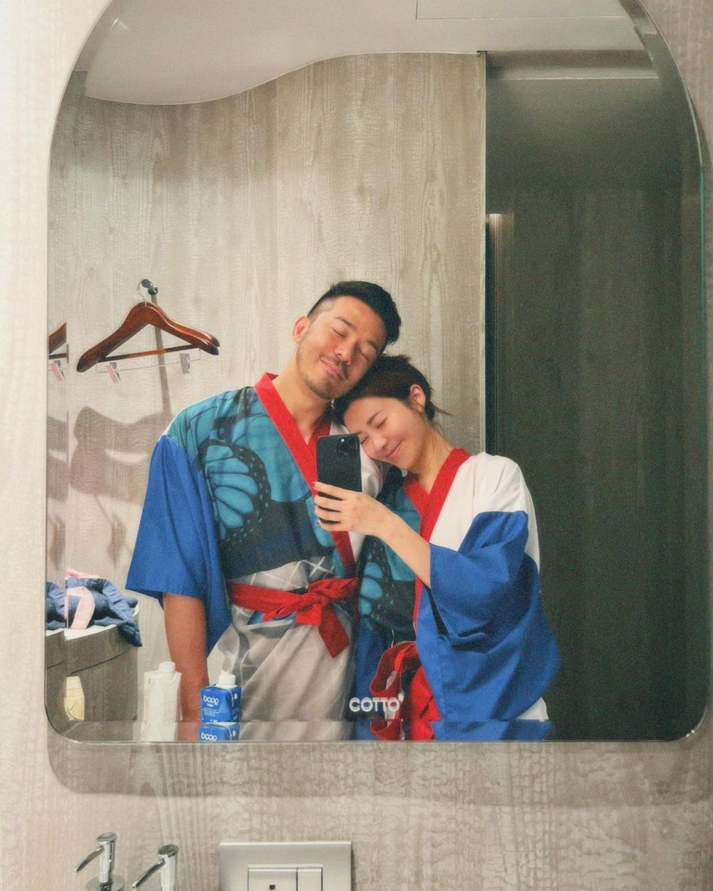 女友被嘲香港男星回怼网友:娱乐圈男*鸭做**女*鸡做**?有钱就被人包?