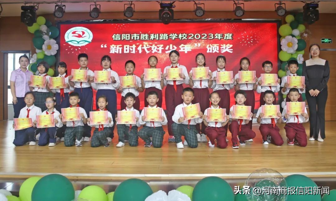 文艺汇演啦啦操操场,啦啦操文艺汇演中学