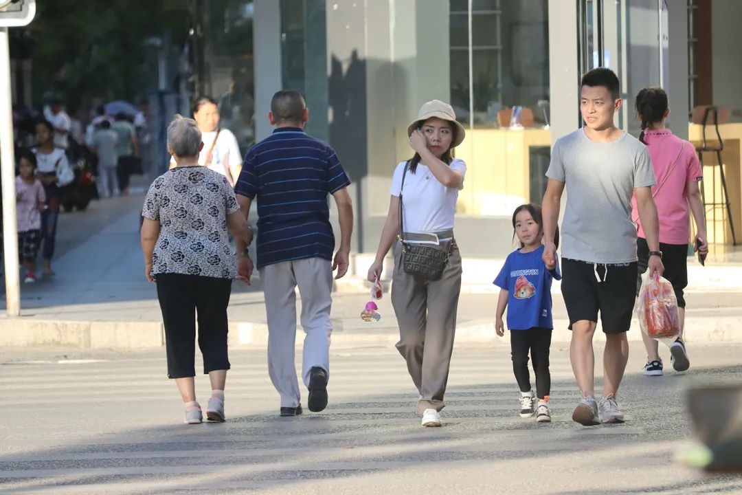 致敬平凡的劳动者图,致敬最朴素的劳动者图片