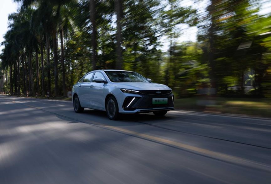 吉利帝豪lhip混动版2024测试,吉利帝豪lhip龙腾版低配实车