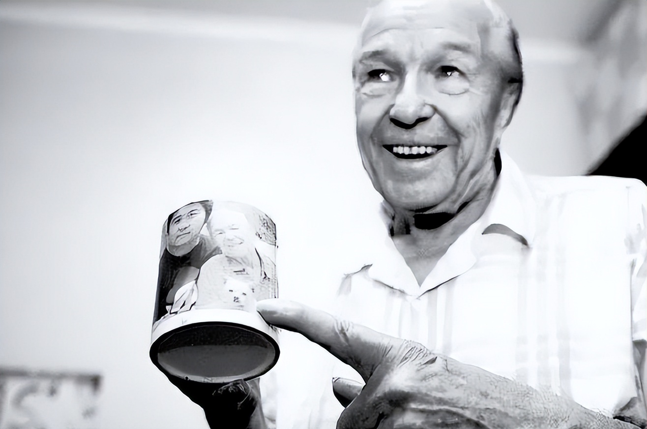 中国小伙为报答英国孤寡房东,中国小伙为瑞士房东养老送终