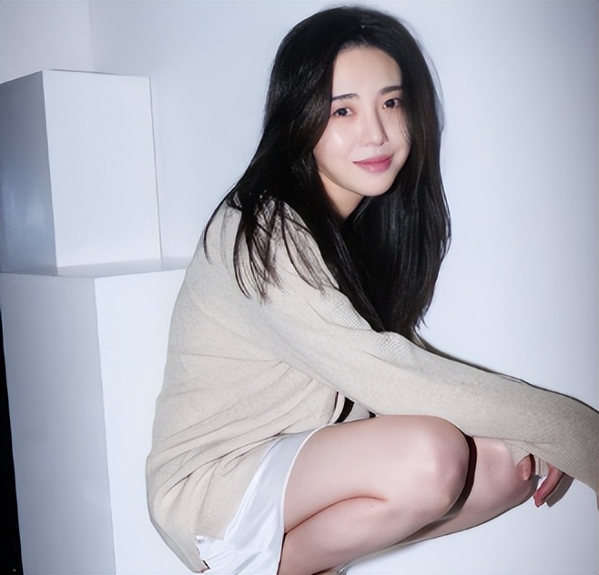 女团14岁成员遭多人侵犯，心理负担太重没走出来！竟自杀20多次！