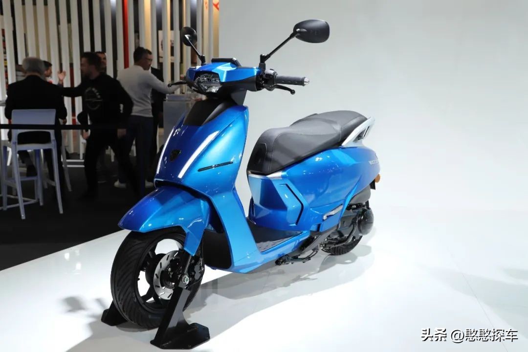 姜戈150改色复古,姜戈150清新绿配黑色头盔