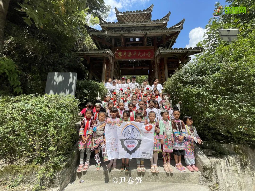 徒步跨国旅行中国小伙,骑自行车环球旅行的山东小伙