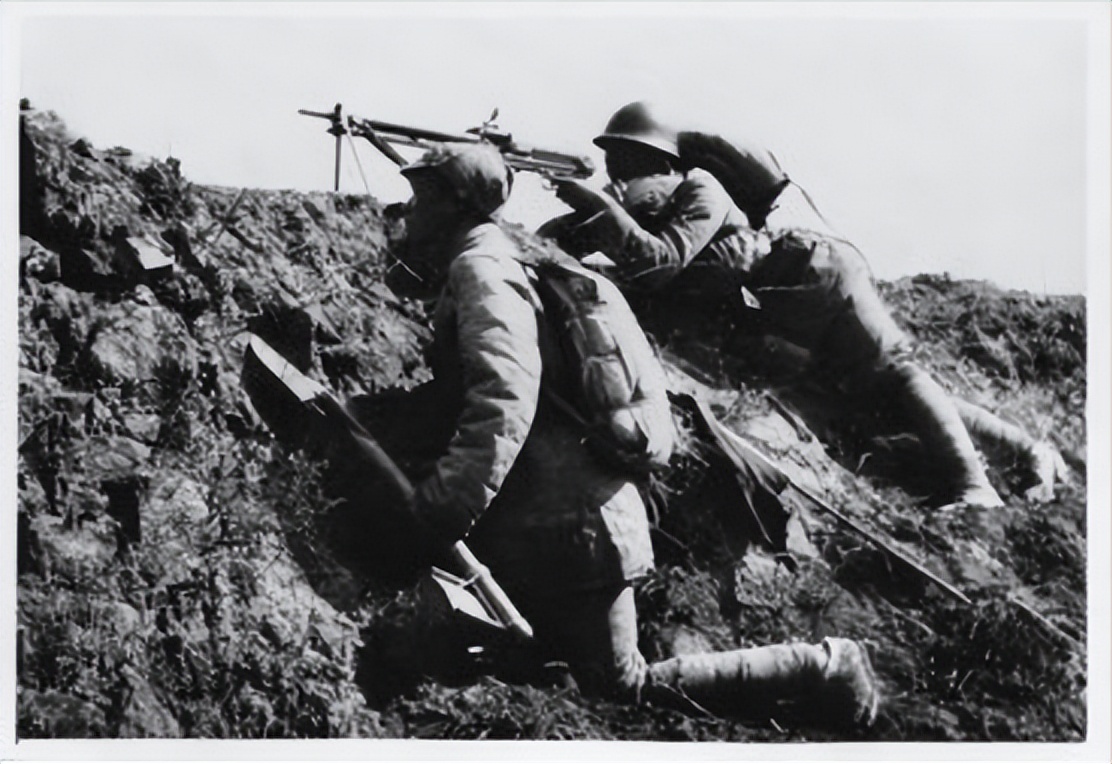 8个团拿不下日军500人，陈赓苦无对策，*伯承刘**提出：日军怕打屁股