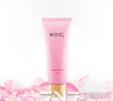 清理毛孔深层清洁洗面奶推荐,洗面奶温和清洁肌肤污垢