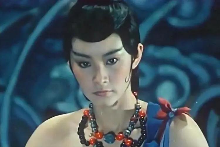 奇幻的变奏出现在21世纪初期，最为显著的标志是“仙侠剧”的盛行