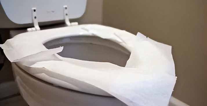 马桶上厕所老是被溅到水,不小心碰到马桶水怎么办