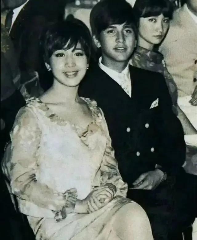 4位用钱堆出气质的二代名媛，个个富得流油，钞票与美貌成正比