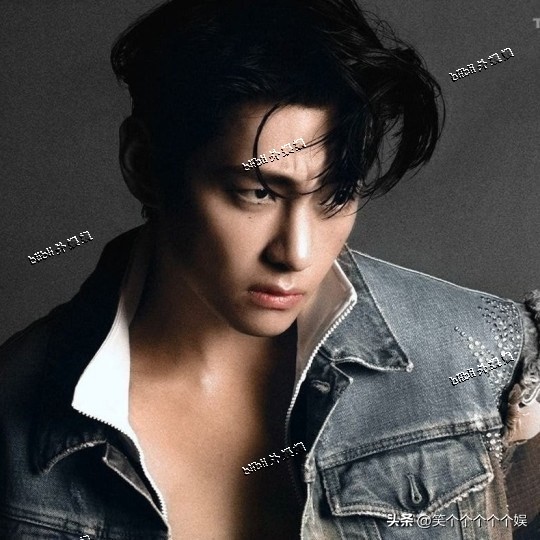 防弹少年团金泰亨蓝发回眸慢镜头,bts防弹少年团金泰亨舞台名场面