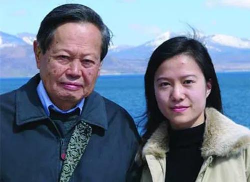 翁帆含泪说出嫁给杨振宁的缘由,翁帆说出了当时嫁给杨振宁的原因