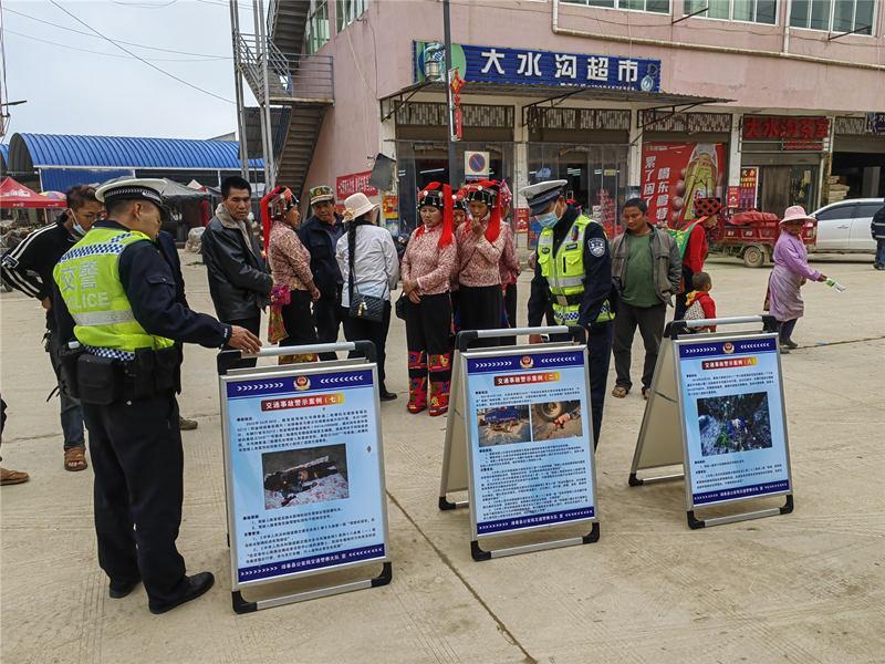 *会两**安保|红河交警：“五个坚持”筑牢事故防线全力护航全国“*会两**”交通安全