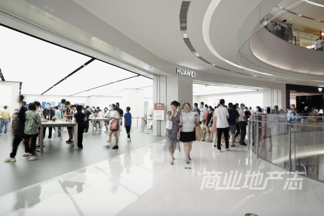 为了提升观察海口万象城的本地化视角,我在海口住了一整周