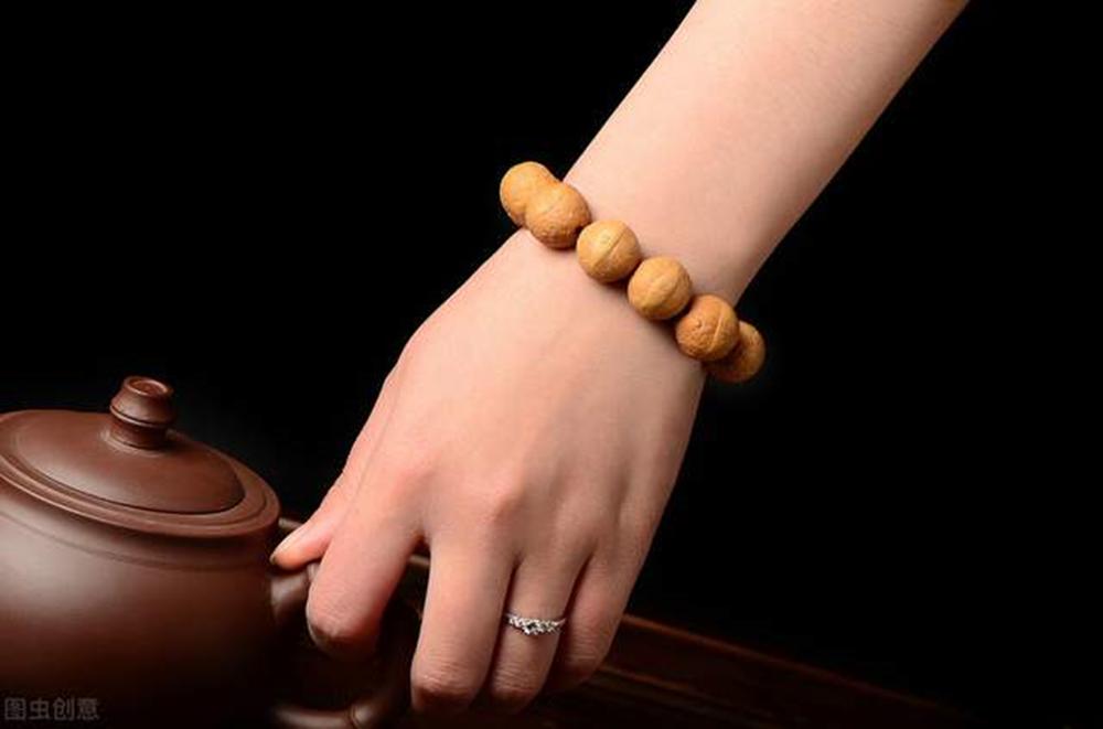 想穿一串金木水火土性质的手串,金木水火土药香手串