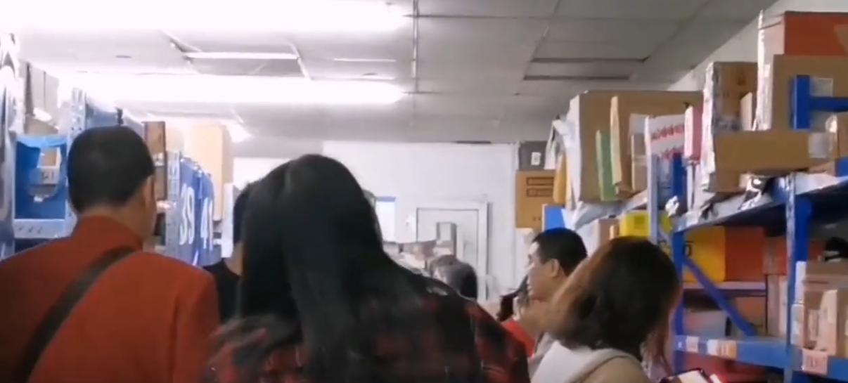 女子快递不送货上门被投诉 (女子投诉快递员不送货不上门)