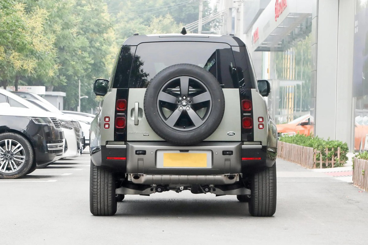 路虎卫士丐版越野能力,硬派越野舒适豪华路虎卫士