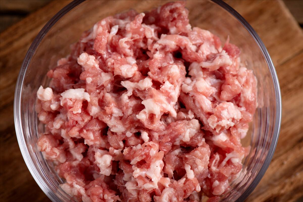 调肉馅要放多少水的正确方法,调肉馅一斤肉放多少水