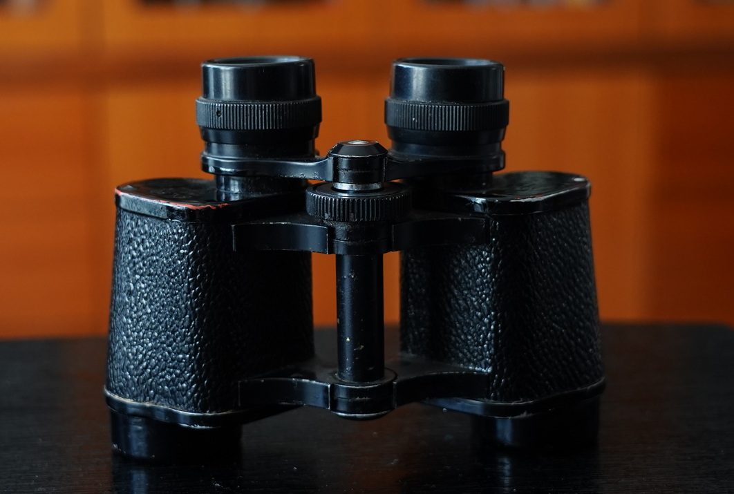 战争时期的老式军用望远镜,战争年代的18倍望远镜