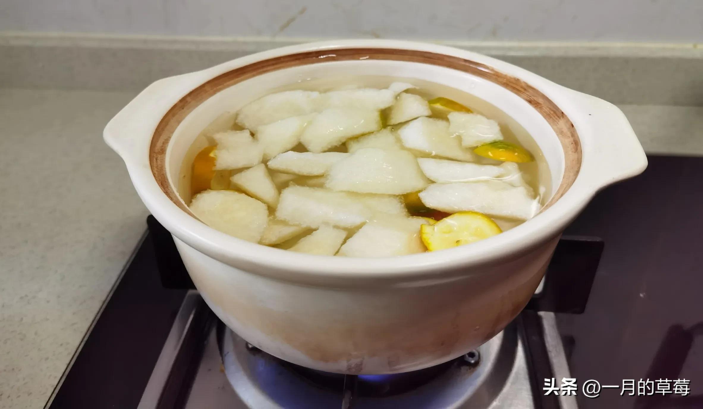 金桔梨子冰糖水有什么功效,咳嗽梨子金桔冰糖煮水的功效