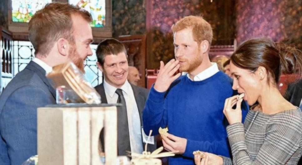 1992年,英国王室曝出丑闻:37岁富商吮吸着33岁王妃的脚趾