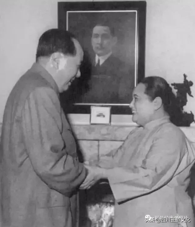 老照片纪念宋庆龄诞辰129周年