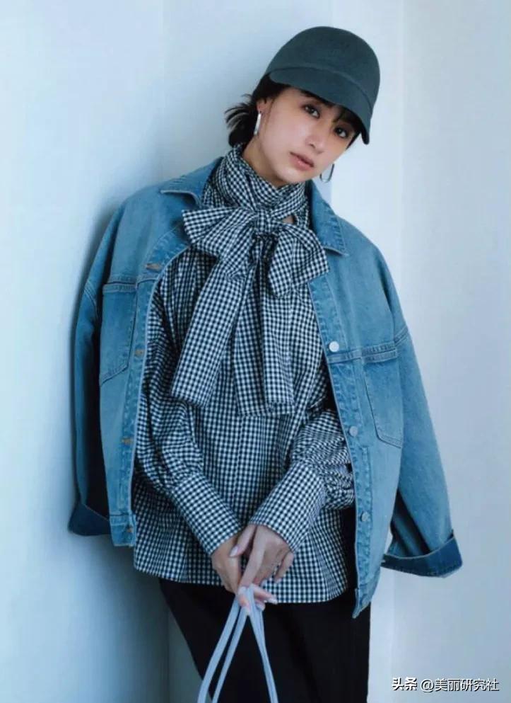 春天穿搭牛仔女裤子复古蓝,深色卷边直筒牛仔夏季穿搭