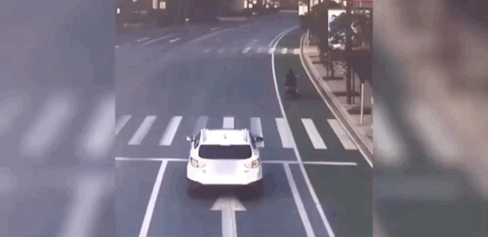 妹子穿皮裤,女生的皮裤