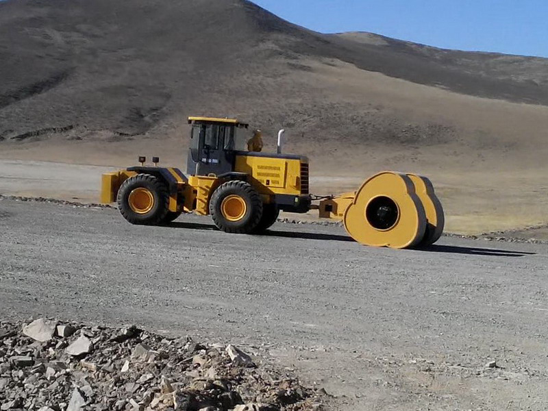 冲击碾压振动压路机,冲击式滚筒压路机