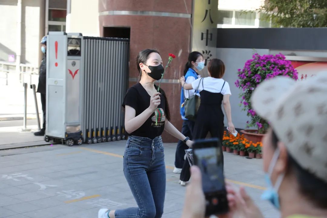 北京市第十八中学高考后“附加题”：康乃馨的归属