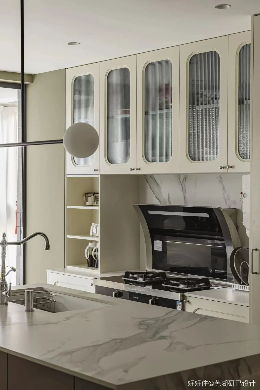 入户门正对次卧户型,长条户型进门对着次卧