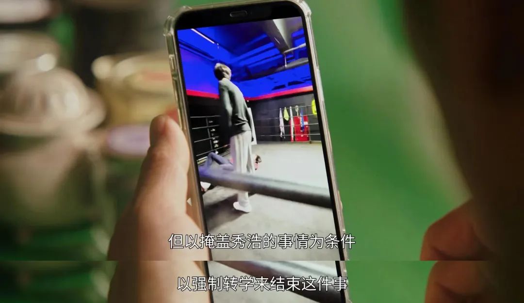 扇耳光连踹三脚,扇巴掌却踢人一脚