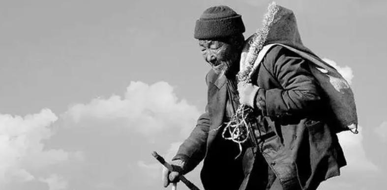 废品站老板收购铁块,沈阳废品站捡垃圾