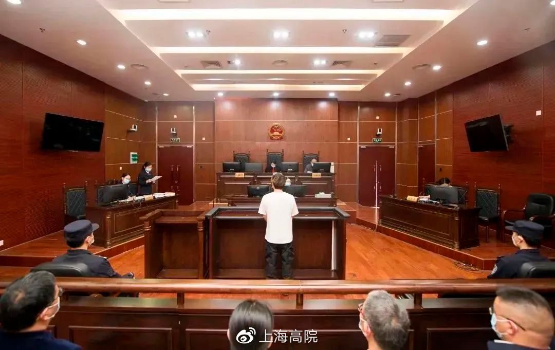 销售假冒星巴克咖啡处罚依据,星巴克350ml经典白绿膳魔师保温杯