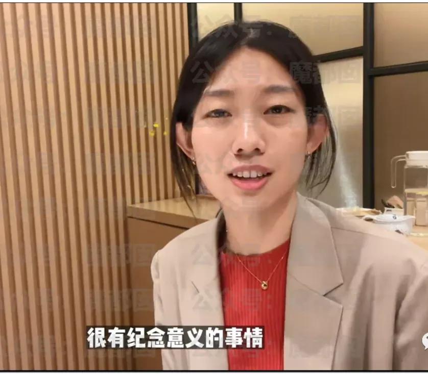 清华美女网红携男友捐精引群嘲，网友：她抠脚他暴躁