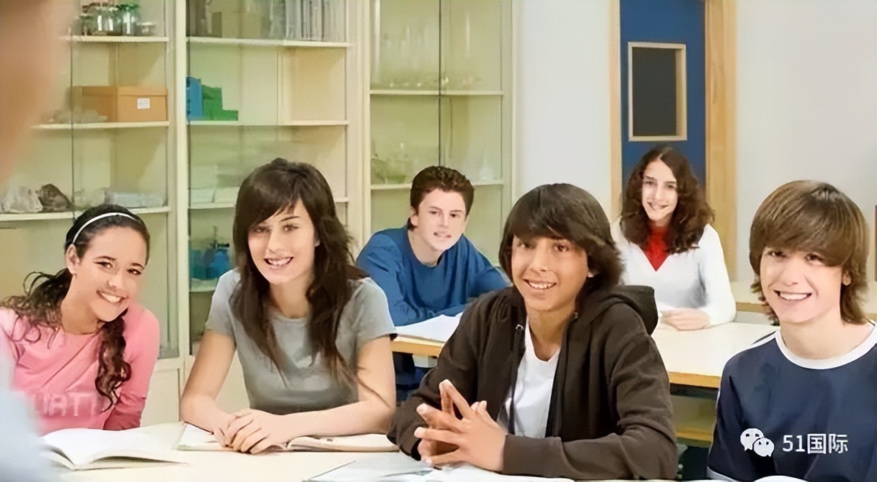 国际班和普通班哪个分数高,国际高中和国际班有什么区别